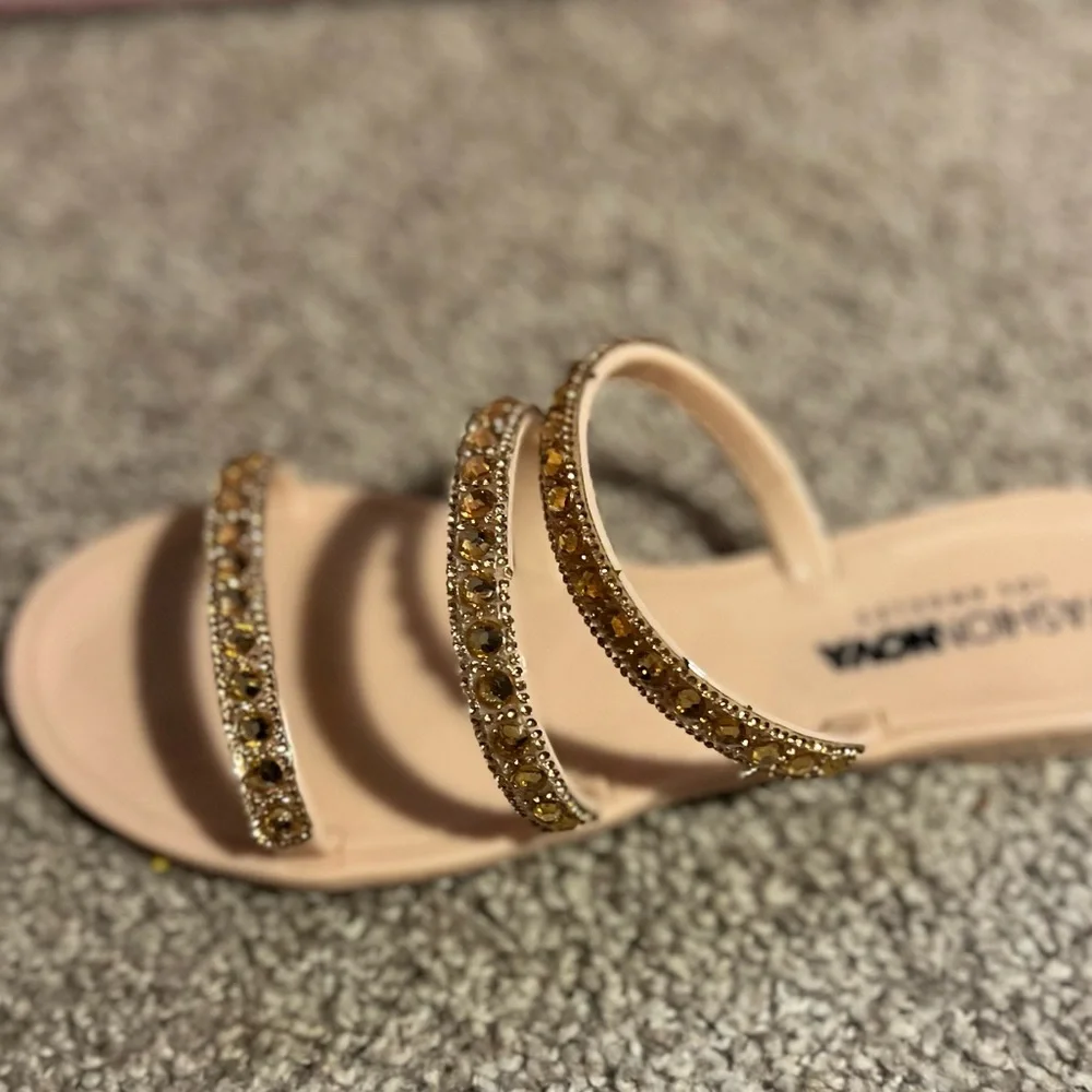 FASHION NOVA Sandals - Picture 2 of 4